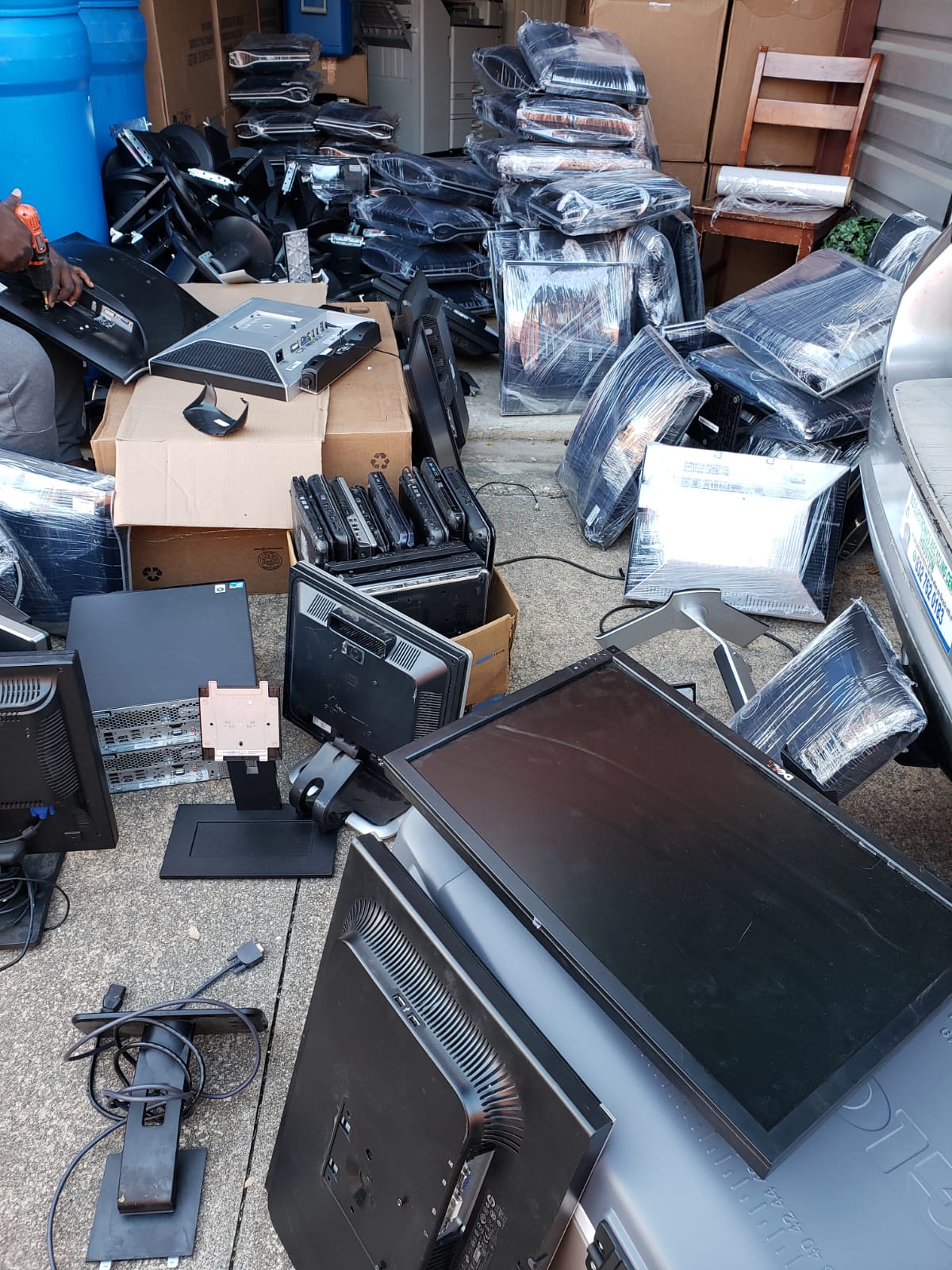 How to do commercial Recycling of Electronics